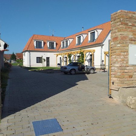 Vila Vlastovka Bulhary Bagian luar foto